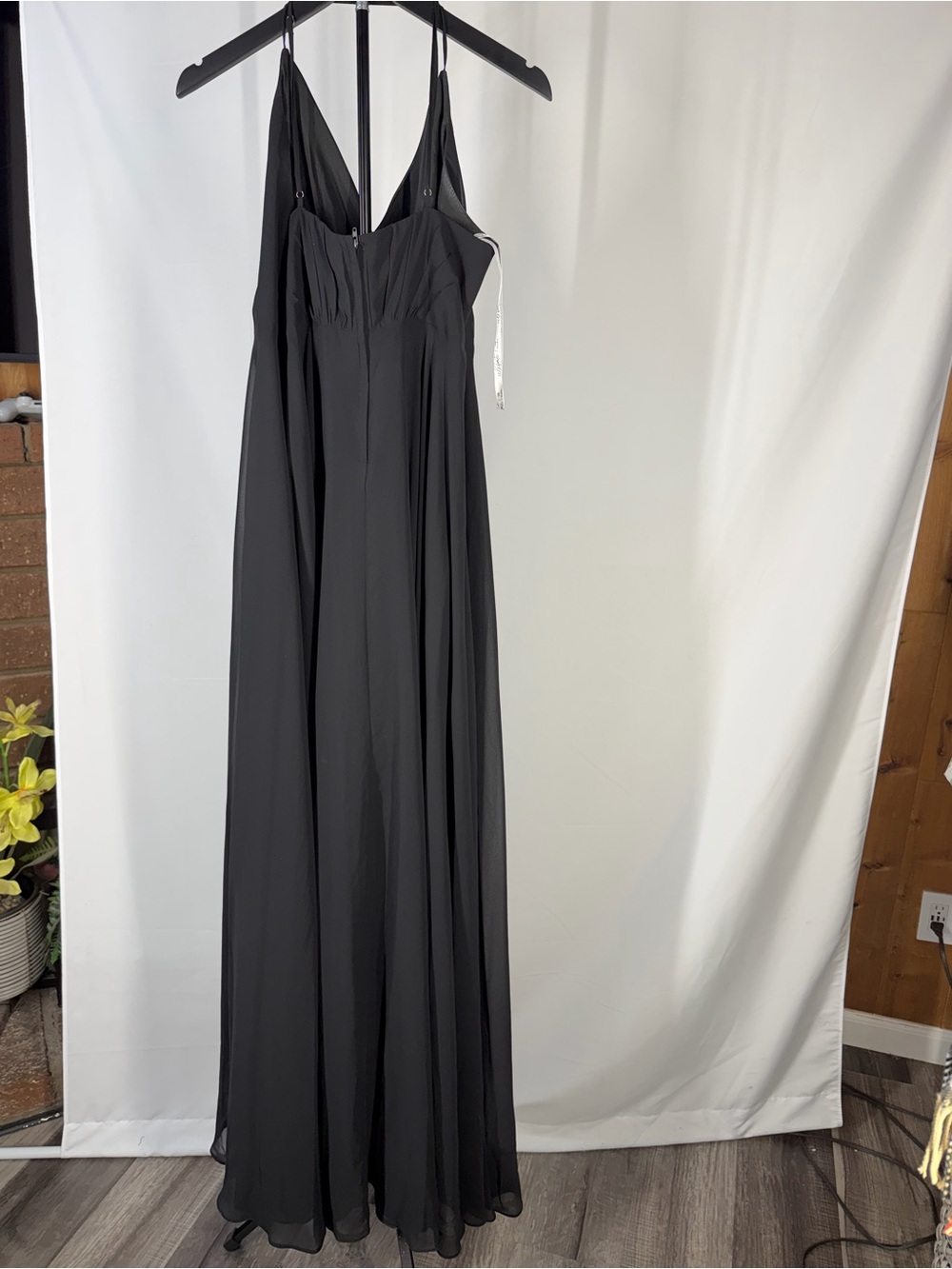 Elegant Black V-Neck Maxi Dress - Picture 5 of 7